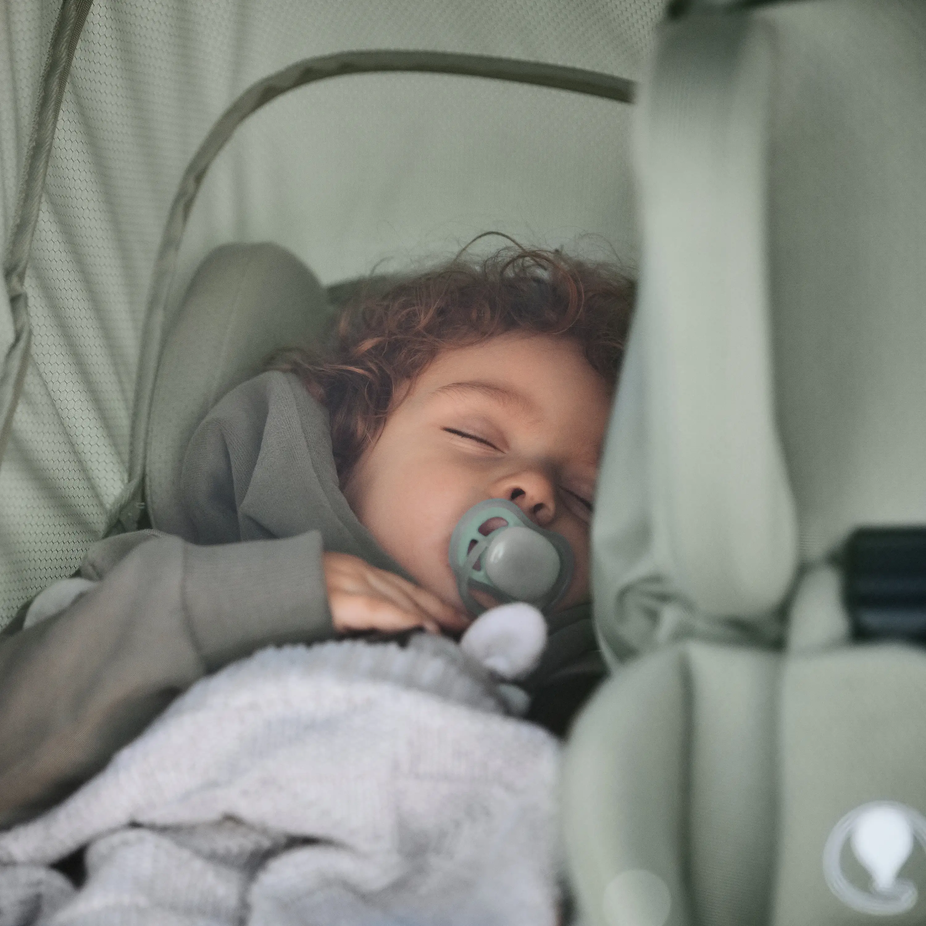 Comfort seats with full reclining position: