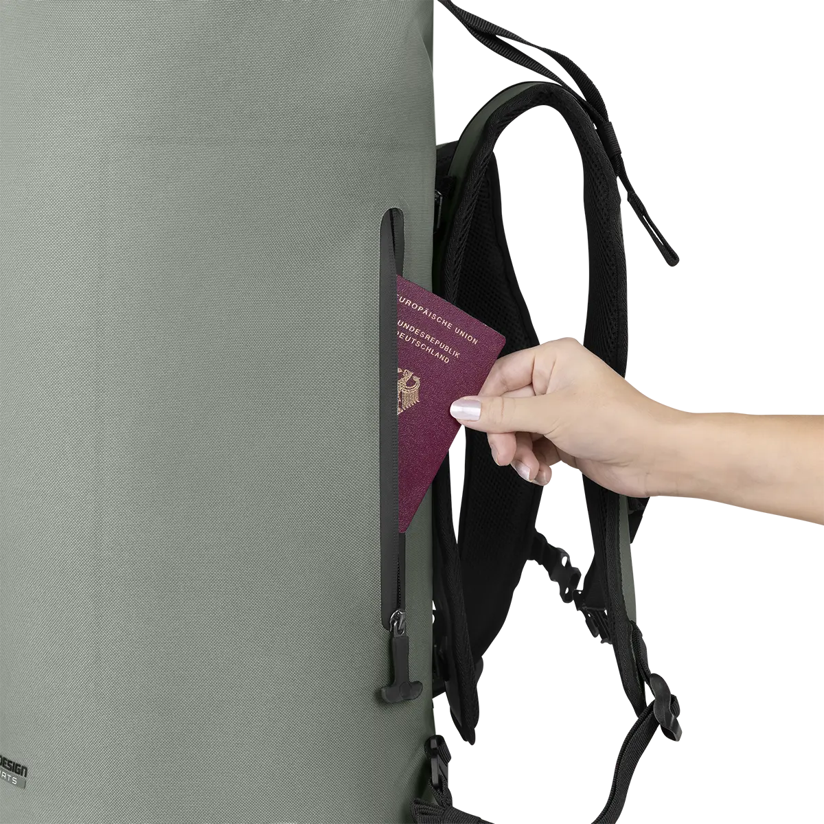 Outer pockets for quick access