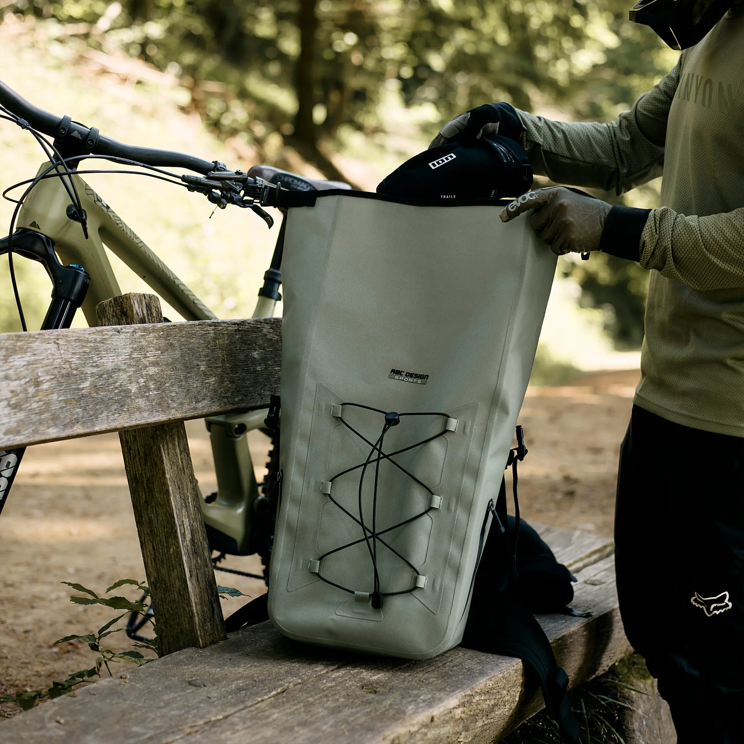 Lausanne 20L premium outdoor backpack for city and nature - Pine